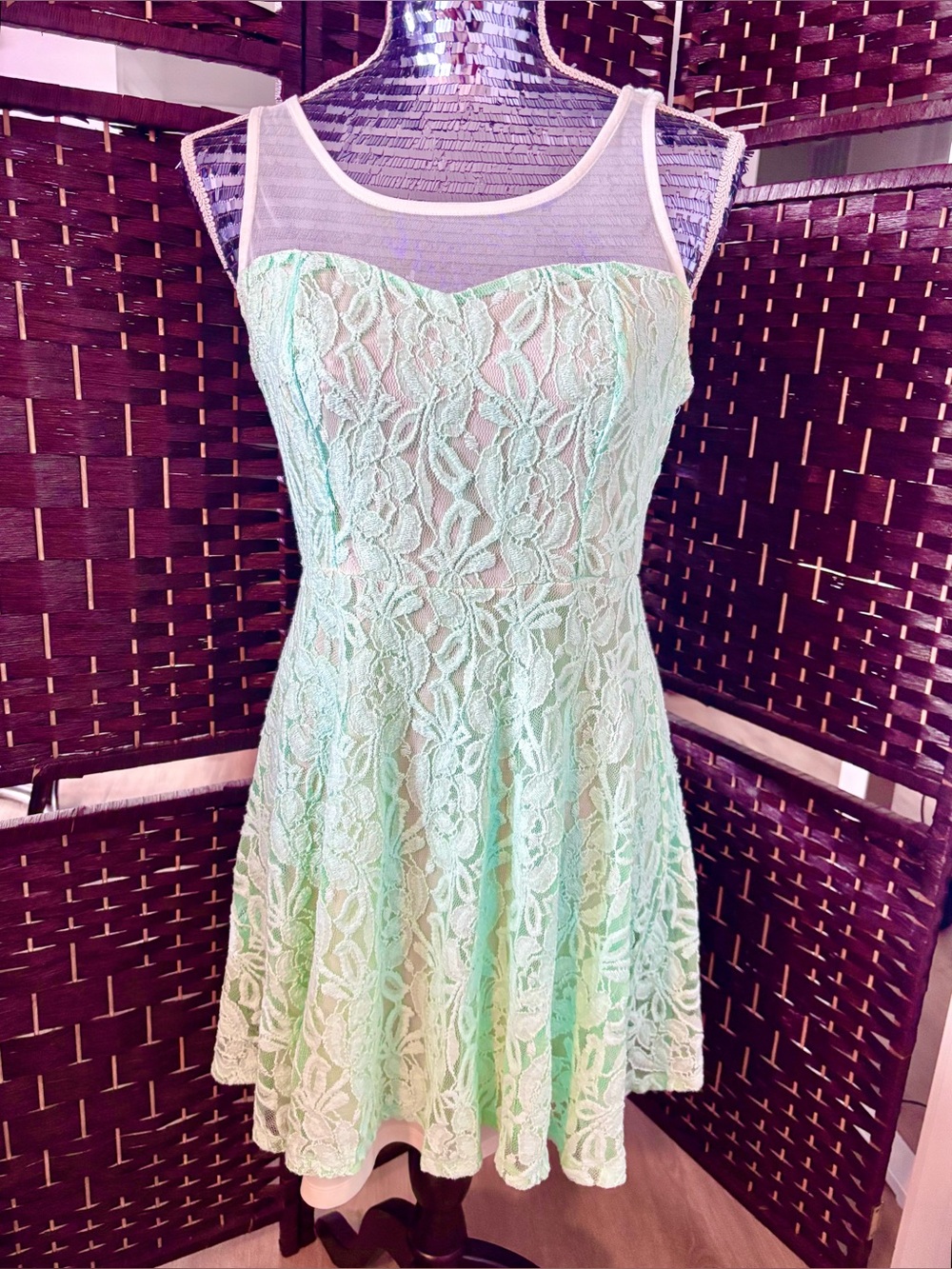 Seafoam Green Sweetheart Skater Dress - Size Medium - Exhilaration